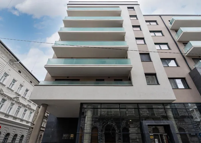 Blooming Budapest Apartment With Free Underground Parking